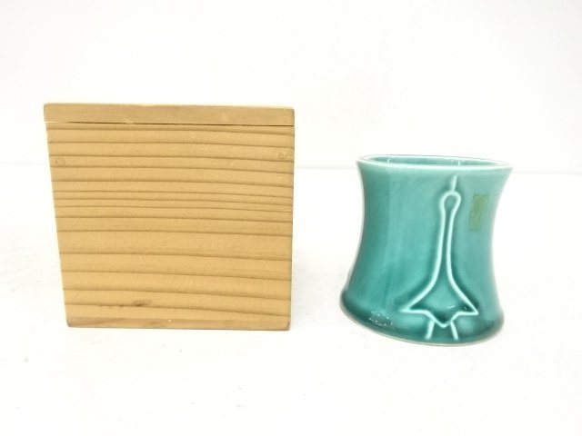 JAPANESE COLLECTIBLE / KYOTO-YAKI GREEN GLAZE STANDING CRANE LID REST